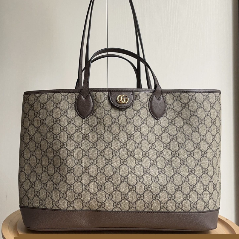 G*u*i shopping bags